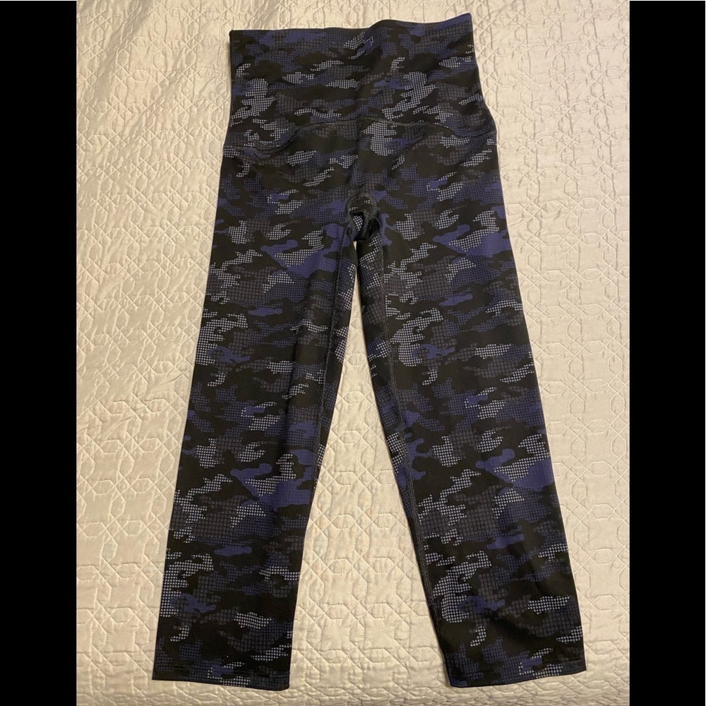 Spanx cropped activewear leggings.EUC
